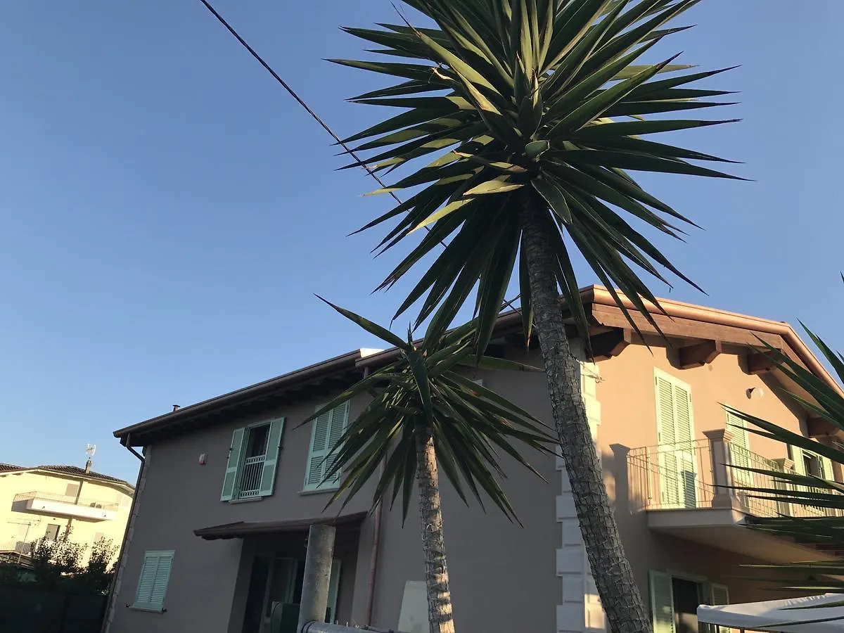 Bba2Passi Bed & Breakfast Marina di Massa 0*,